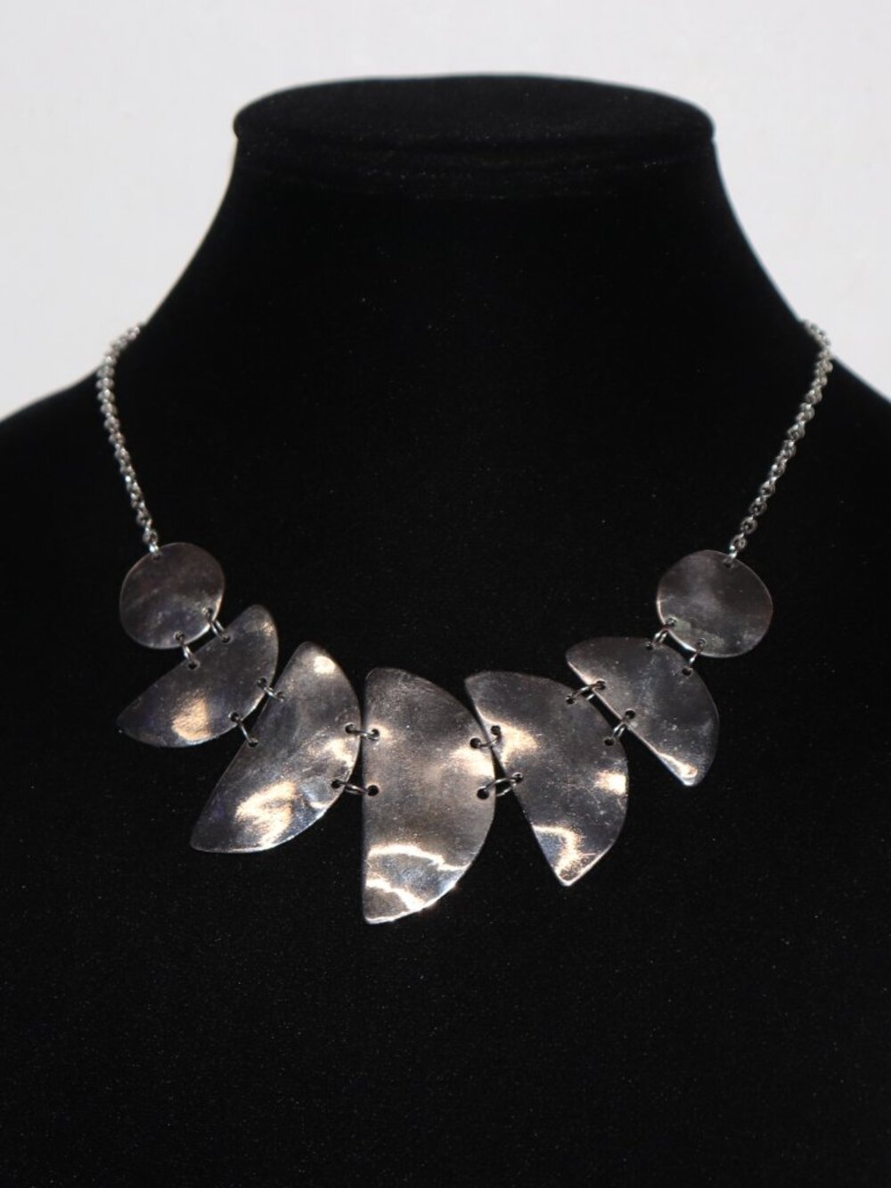 ✨ Silver Modern Statement Necklace · 18–20"